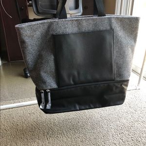 DSW tote travel bag